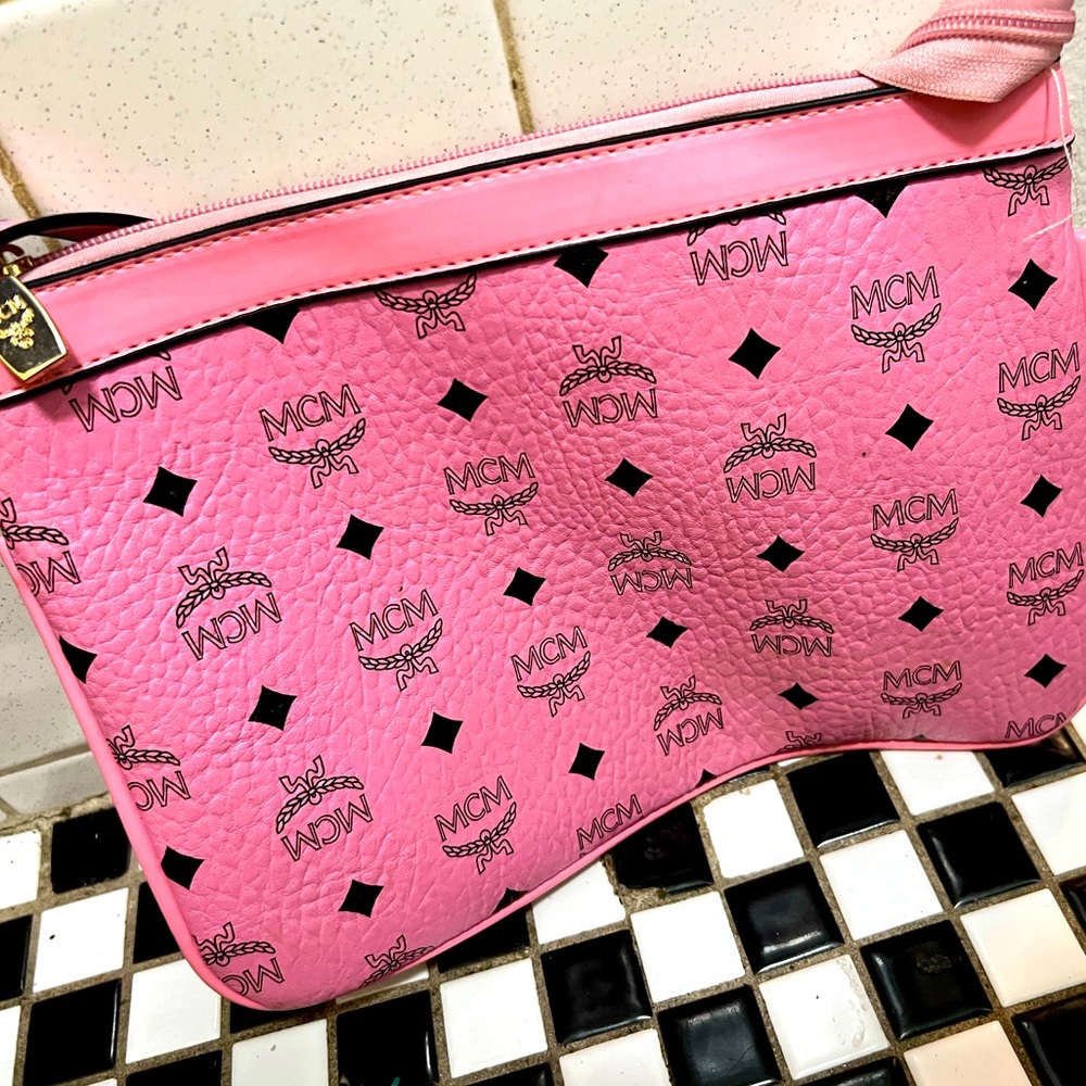 MCM wristlet 💖